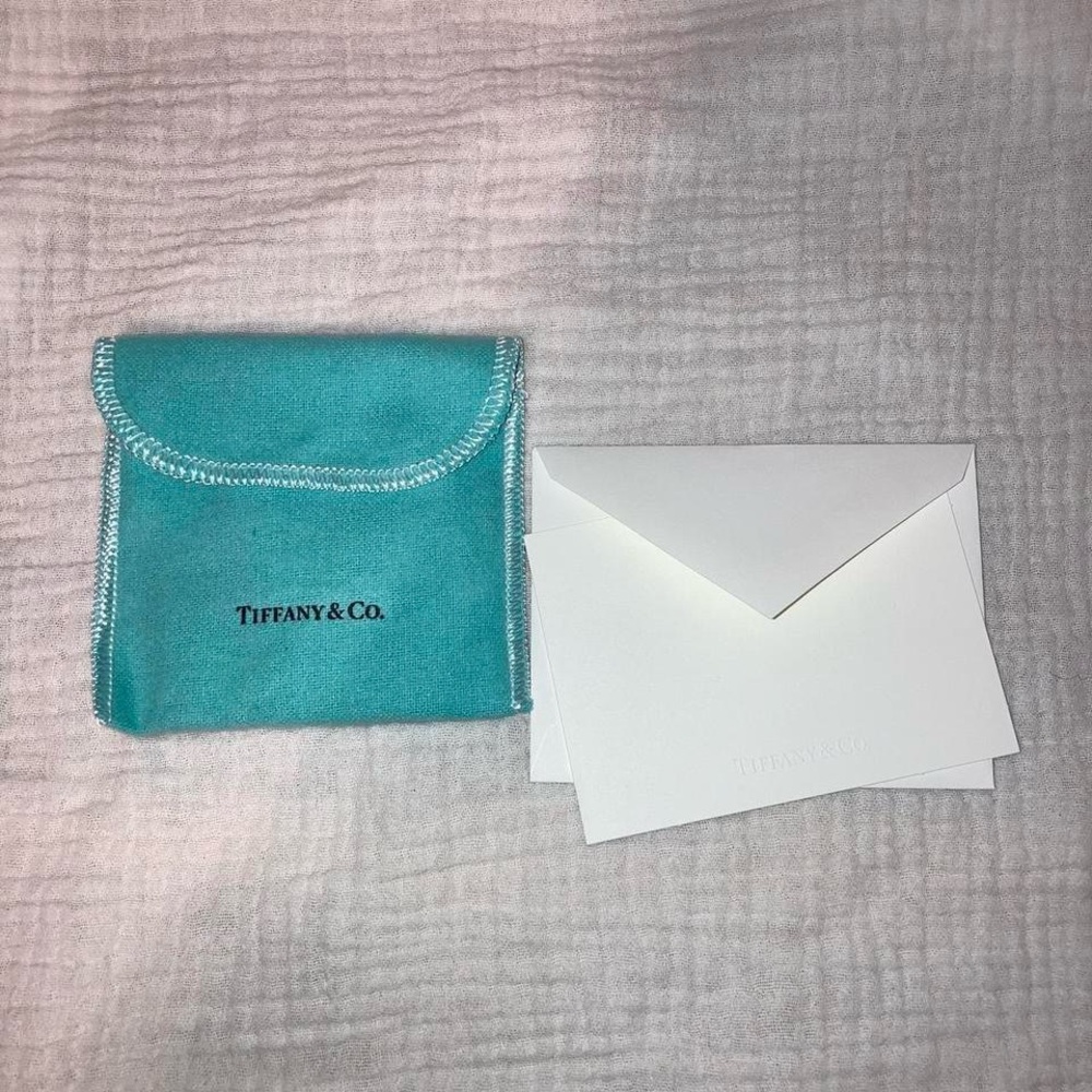 Tiffany & Co pouch with engraved paper and envelope

#tiffany&co #tiffany